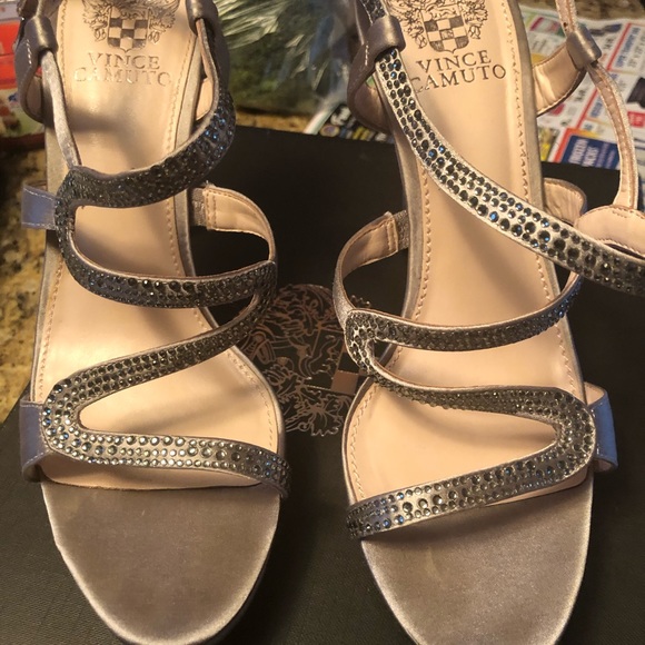 Vince Camuto - Picture 4 of 4